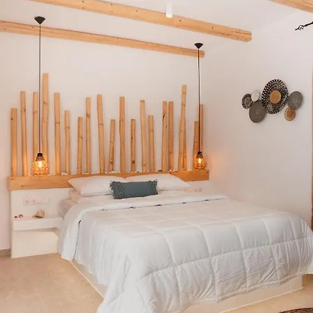 Apartment Molos *